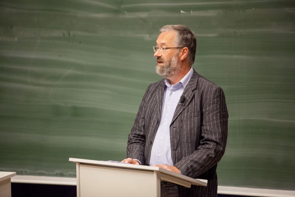 Willem Bouten: &lsquo;Er zijn meeuwen die regelmatig vanuit Texel naar Amsterdam vliegen omdat ze gewend zijn gevoerd te worden door toeristen&rsquo;